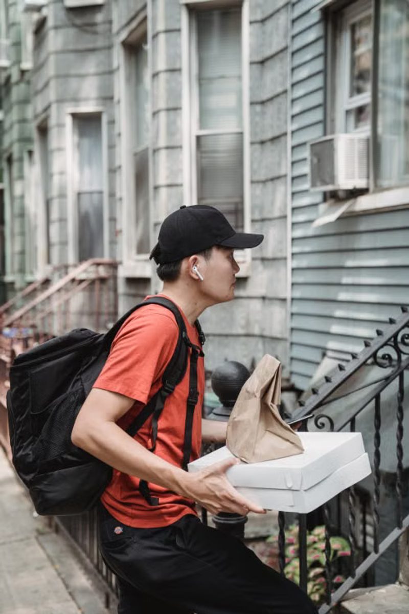 Dailyle delivery agent making a delivery